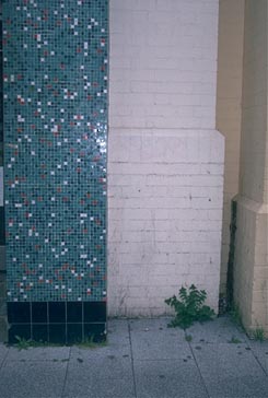 076