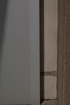 083